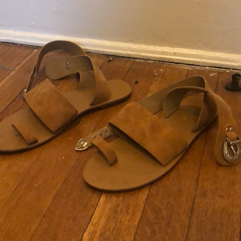 Suede around the ankle sandals